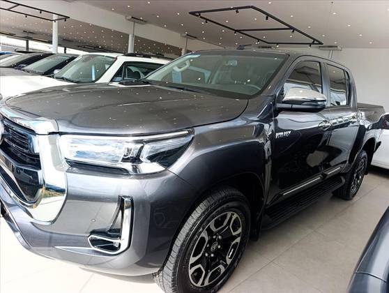 TOYOTA HILUX 2.8 D-4D TURBO DIESEL CD SRV 4X4 AUTOMÁTICO